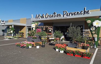 Devanture d'Art création Pervenche fleuriste la Couronne Partenaire des filles de Beauregard