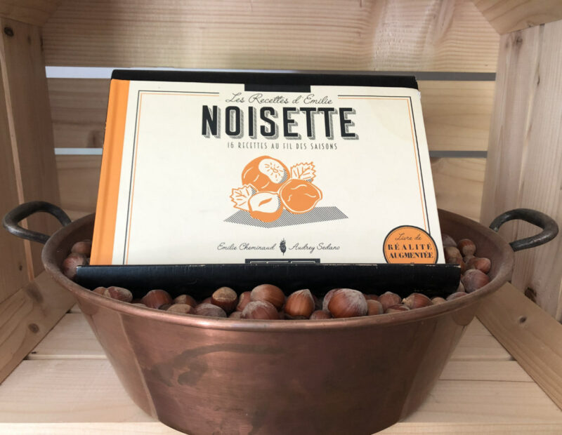 Livre de recettes Noisette d'Emilie Cheminaud et Audrey Sedano Charente Filles Beauregard