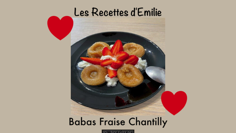 Assiette de babas aux fraises et chantilly | les recettes d'Emilie